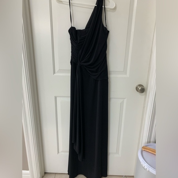 Women’s Evening Black Long Dress, one shoulder strap, size 8, P2P 18”, used once - Picture 6 of 7